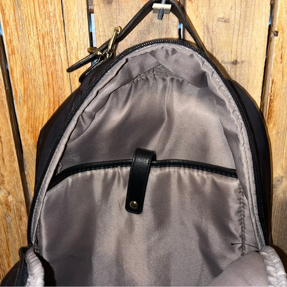 Tutilo New York Black Backpack - Picture 5 of 8